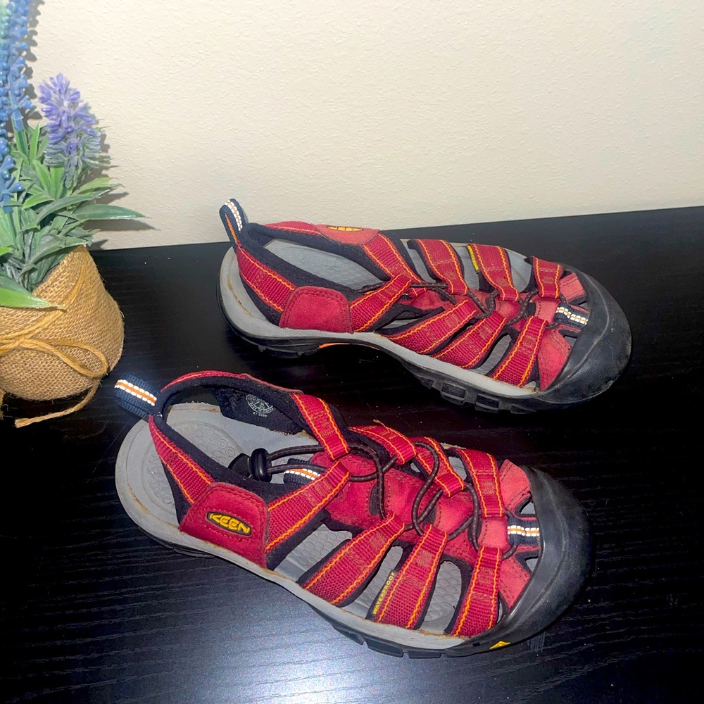 KEEN Women’s Newport H2 Water Sandal Red/Orange Size 7